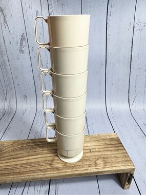 Vintage Sweatheart Stackable Tan Plastic 8 Oz. Mugs Cups Set of‎ 6